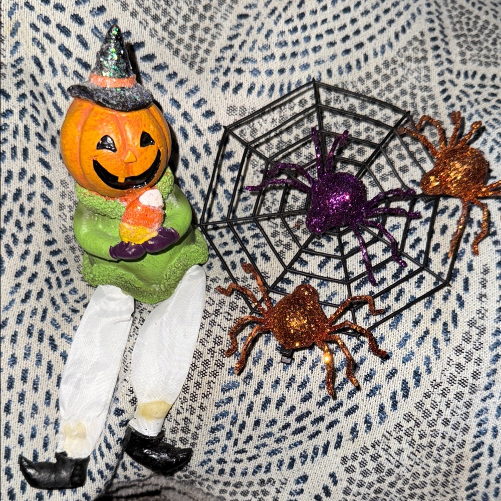 Two pieces Halloween Gnome Pumpkin with Spider Web Accessory